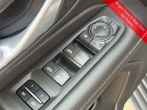 Used 2022 GMC Yukon Denali AWD/4WD image 13