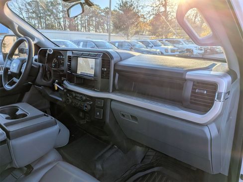 Used 2024 Ford F250 XL w/ XL Chrome Package image 37