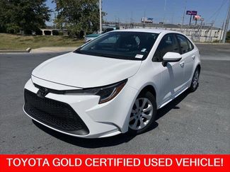 Certified 2022 Toyota Corolla LE image 1