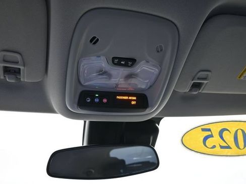 Used 2025 Chevrolet TrailBlazer LT AWD/4WD image 40