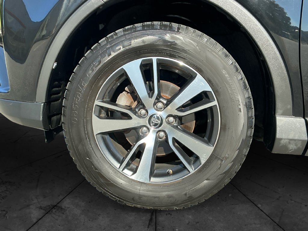 Used 2016 Toyota RAV4 XLE AWD/4WD image 15