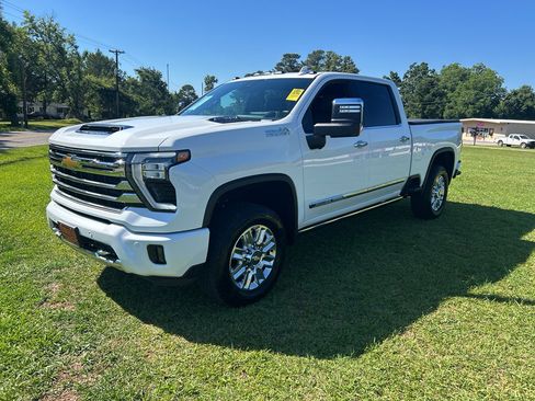 Used 2025 Chevrolet Silverado 2500 High Country w/ High Country Premium Package AWD/4WD image 2