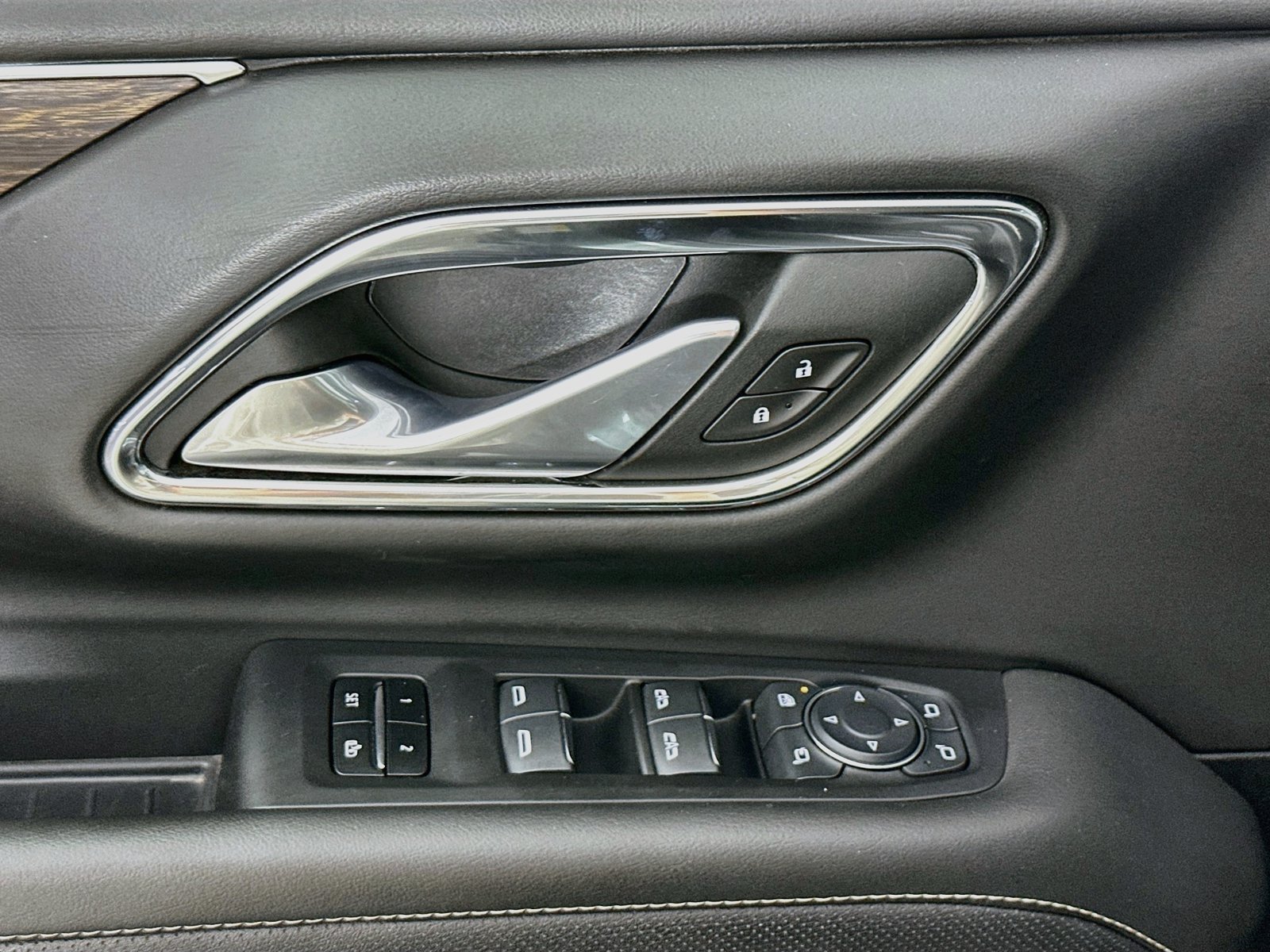 Used 2024 Chevrolet Tahoe Premier AWD/4WD image 19