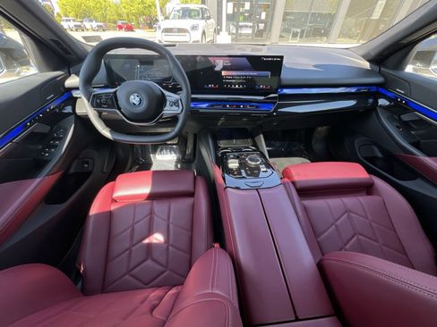 Used 2025 BMW i5 xDrive40 w/ Premium Package image 3