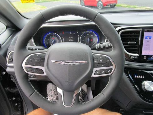 New 2026 Chrysler Pacifica Select FWD image 29