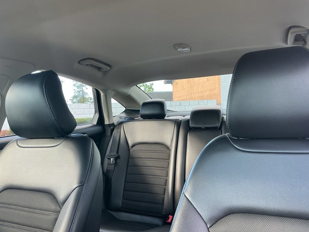 Used 2017 Ford Fusion SE w/ Equipment Group 201A FWD image 12