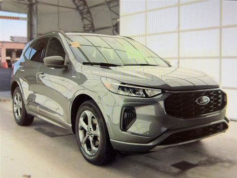 Certified 2023 Ford Escape ST-Line w/ Tech Pack #1 AWD/4WD image 5