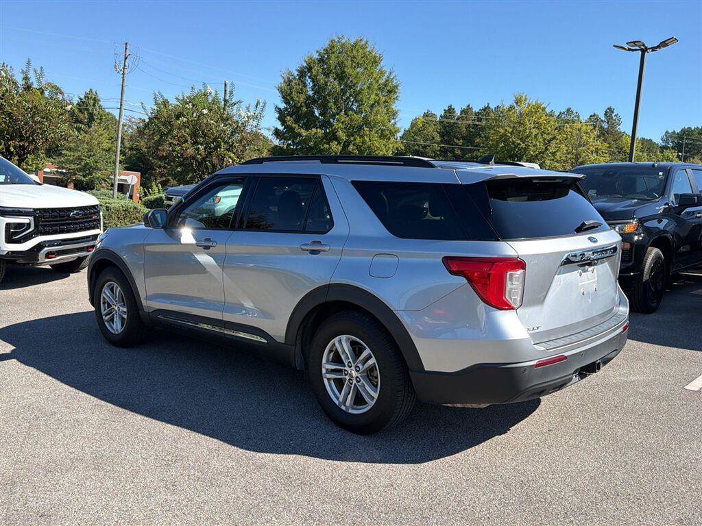 Used 2022 Ford Explorer XLT w/ Class IV Trailer Tow Package RWD image 2