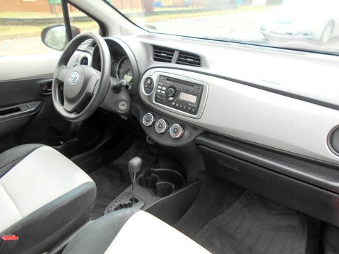 Used 2014 Toyota Yaris L FWD image 21