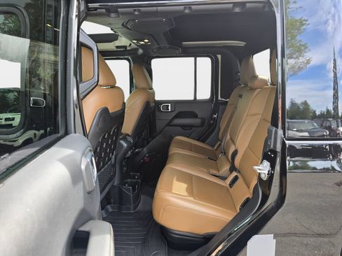 Used 2020 Jeep Gladiator Rubicon w/ Dual Top Group AWD/4WD image 18