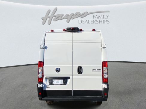 Used 2025 RAM ProMaster 2500 w/ Convenience Group image 42