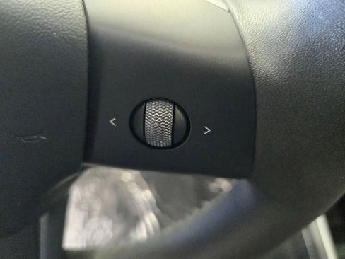 Used 2024 Tesla Model Y 2WD image 16