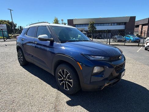 Used 2022 Chevrolet TrailBlazer ACTIV w/ Technology Package AWD/4WD image 3