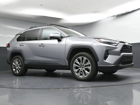 Used 2022 Toyota RAV4 XLE Premium FWD image 25
