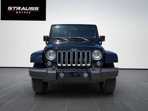 Used 2016 Jeep Wrangler Unlimited Sahara AWD/4WD image 3