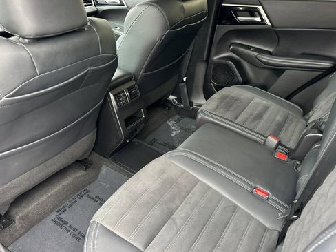 Used 2023 Mitsubishi Outlander 4WD Plug-In Hybrid image 14