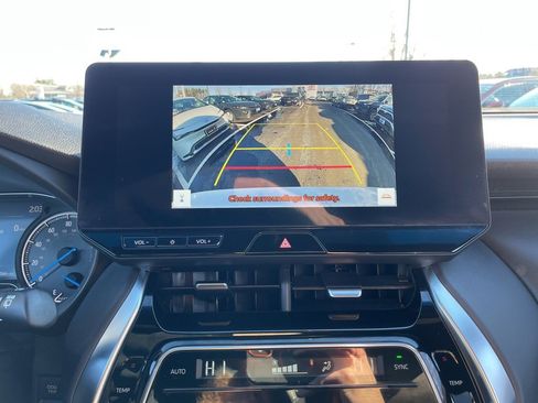 Certified 2024 Toyota Venza XLE image 34