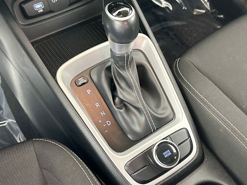 Used 2023 Hyundai Venue SEL image 16