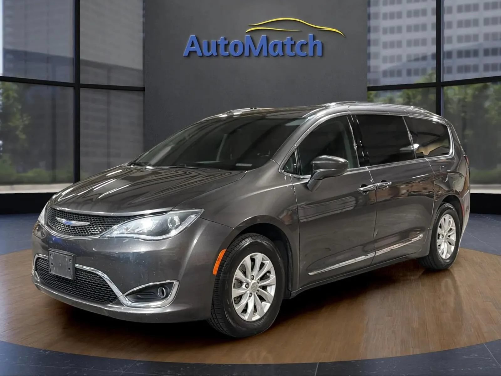 Used 2019 Chrysler Pacifica Touring-L FWD image 4