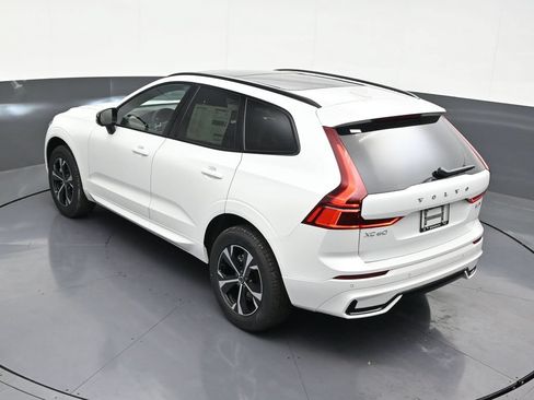 Used 2026 Volvo XC60 B5 Core AWD/4WD image 16