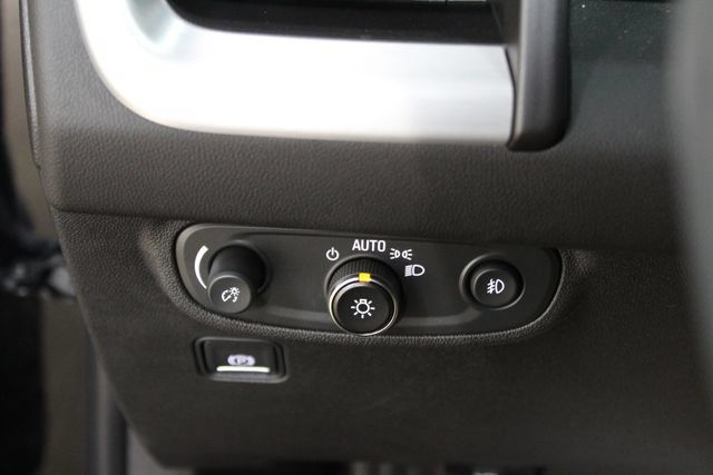 Used 2023 GMC Terrain SLT w/ LPO, Floor Liner Package AWD/4WD image 17