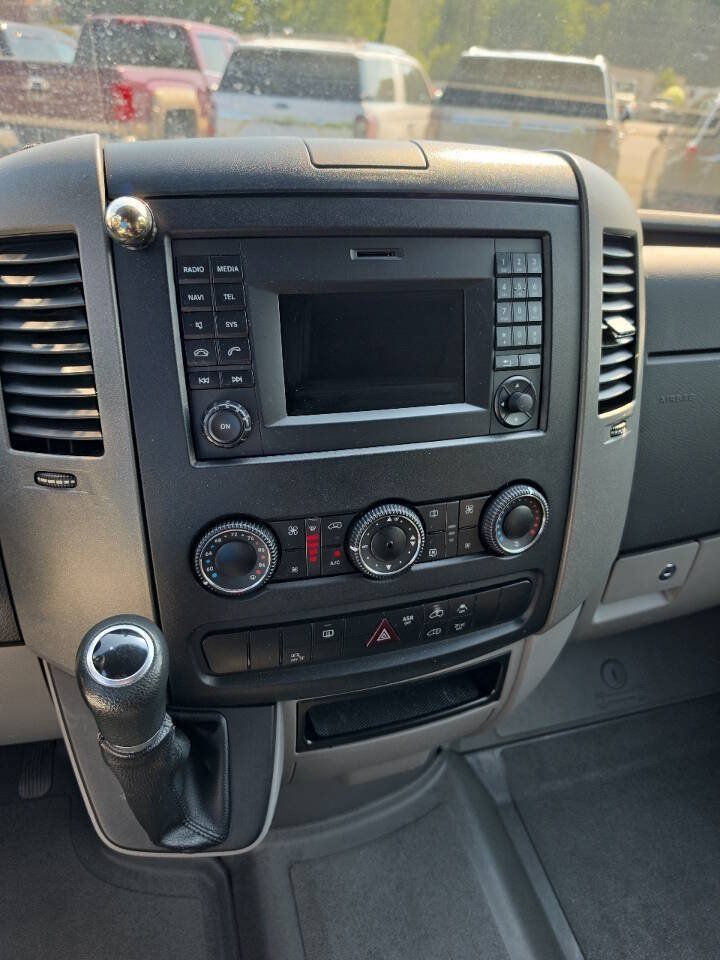 Used 2015 Freightliner Sprinter 2500 RWD image 4