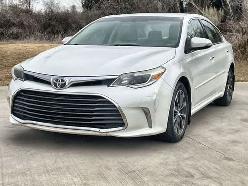 Used 2016 Toyota Avalon XLE image 2