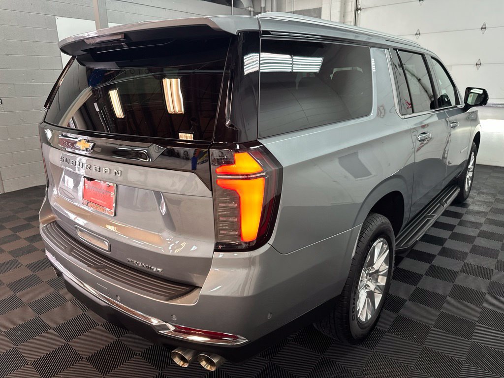 Used 2025 Chevrolet Suburban Premier AWD/4WD image 9