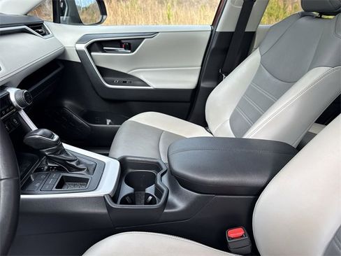 Used 2020 Toyota RAV4 XLE Premium image 24