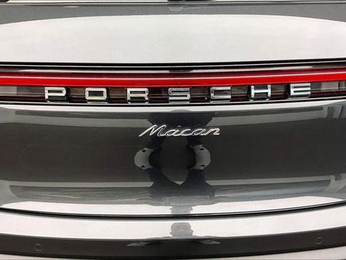 Used 2025 Porsche Macan AWD/4WD image 32