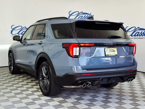 Used 2025 Ford Explorer ST image 2