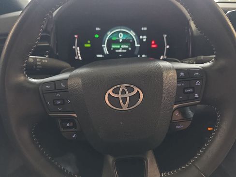 Used 2025 Toyota Camry SE w/ Convenience Package FWD image 23