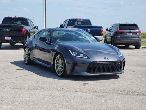 Used 2024 Toyota GR86 Premium RWD image 3