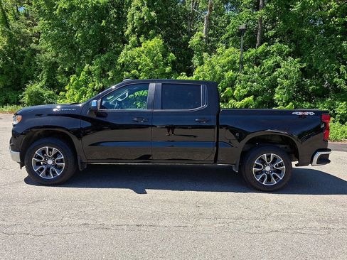Used 2022 Chevrolet Silverado 1500 LT AWD/4WD image 4