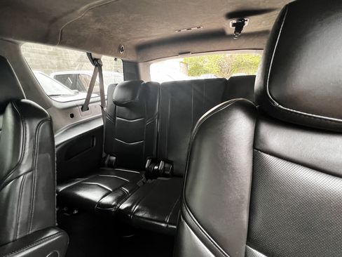 Used 2019 Cadillac Escalade ESV Platinum RWD image 20