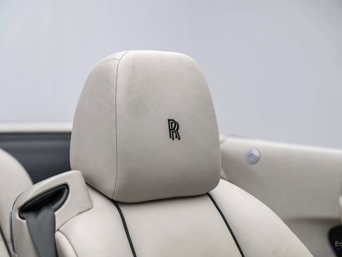Used 2017 Rolls-Royce Dawn RWD image 59