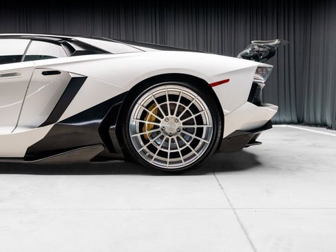 Used 2013 Lamborghini Aventador LP 700-4 image 5