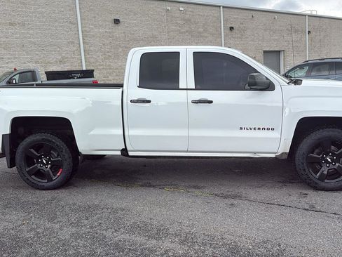 Used 2018 Chevrolet Silverado 1500 LT w/ Redline Edition image 4