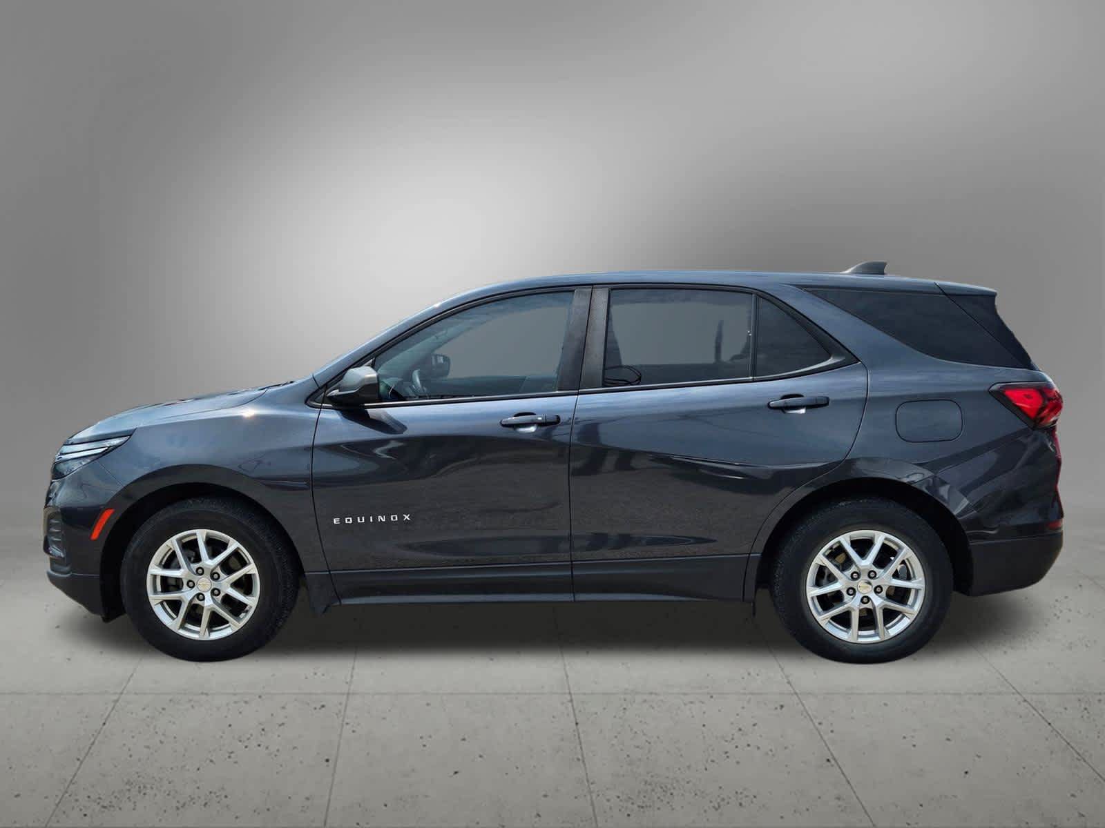 Used 2022 Chevrolet Equinox LS w/ LS Convenience Package FWD image 3