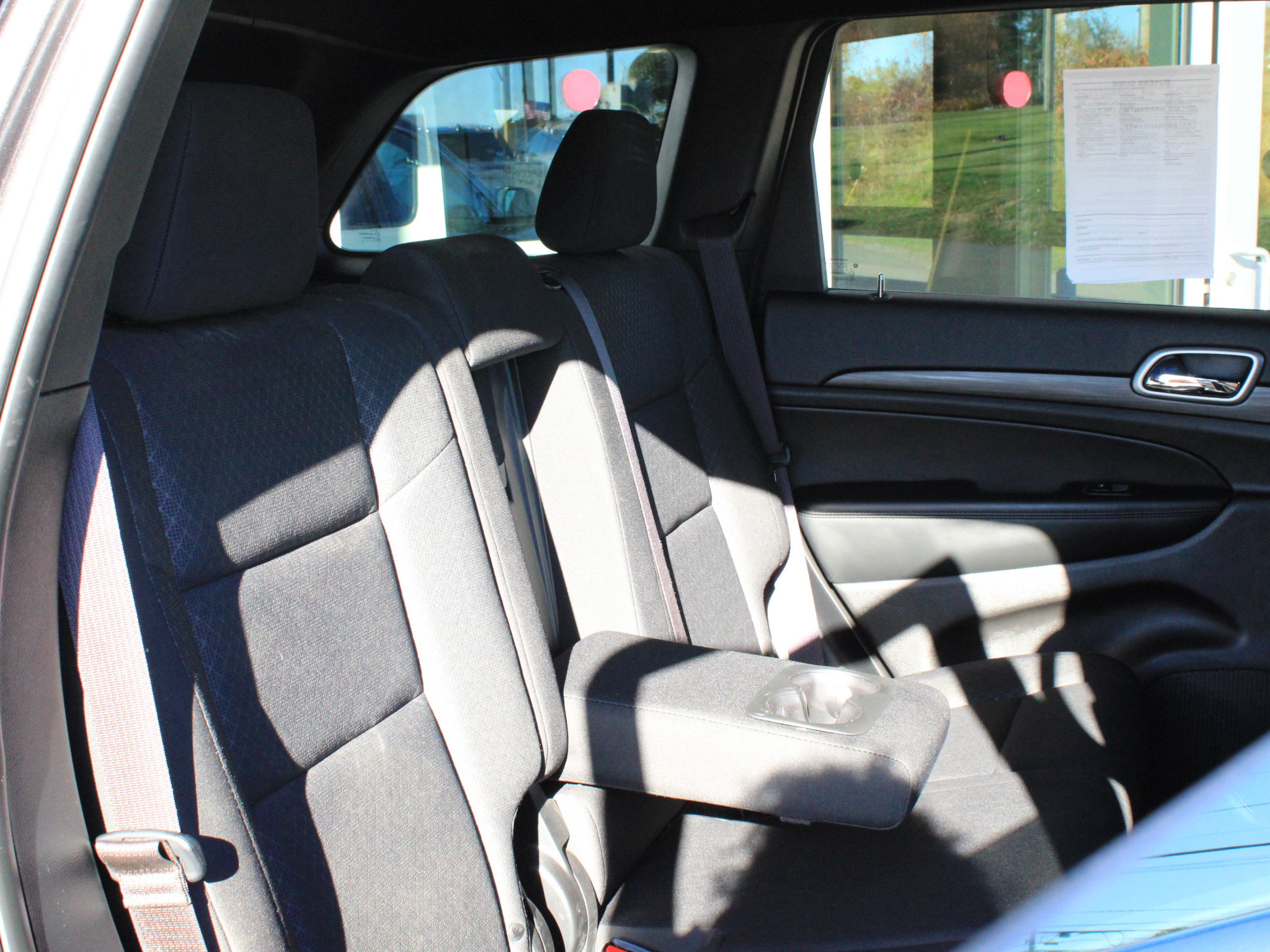 Used 2019 Jeep Grand Cherokee Laredo AWD/4WD image 27