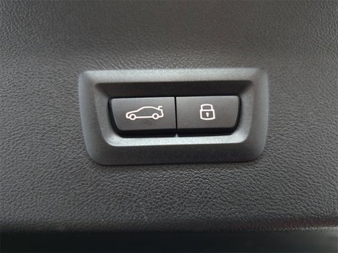 Used 2025 BMW X4 xDrive30i image 16