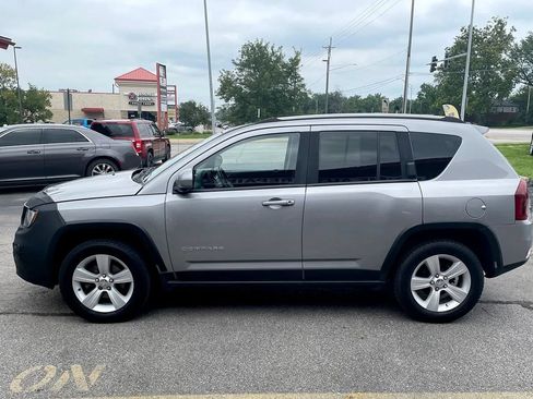 Used 2016 Jeep Compass Latitude AWD/4WD image 3