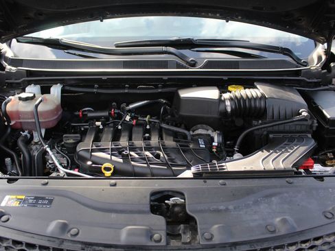 Used 2021 Chrysler Voyager Lxi FWD image 23