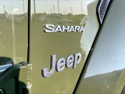 Used 2021 Jeep Wrangler Unlimited Sahara AWD/4WD image 40