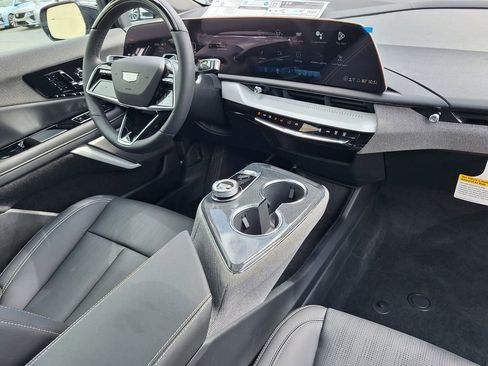 New 2026 Cadillac Optiq Luxury 2 RWD image 17