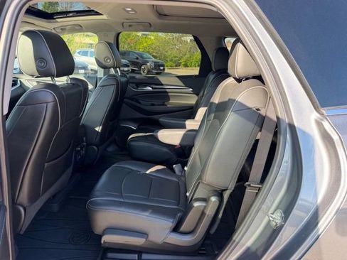 Used 2021 Buick Enclave Avenir w/ Avenir Technology Package AWD/4WD image 8