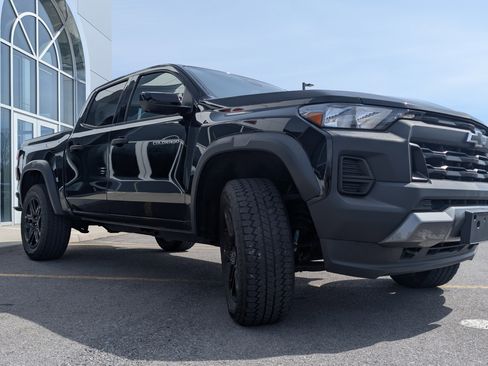 Used 2023 Chevrolet Colorado Trail Boss w/ Technology Package image 3