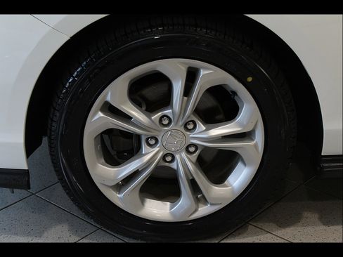 Certified 2023 Honda Accord LX image 9