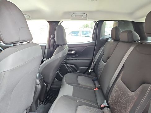 Used 2023 Jeep Renegade Latitude AWD/4WD image 25