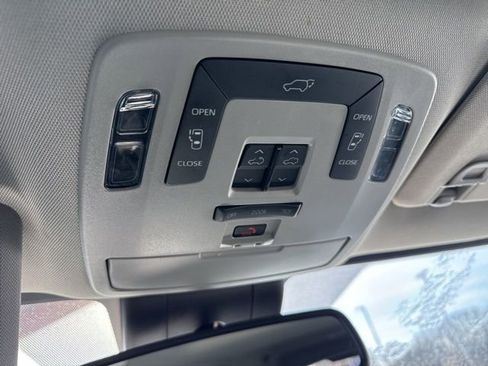 Used 2024 Toyota Sienna XLE image 18